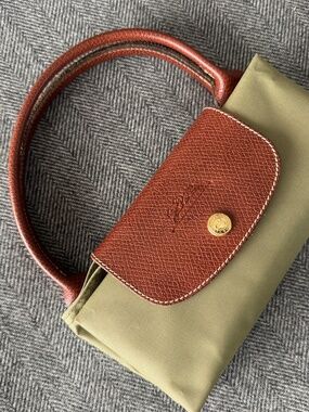 LONGCHAMP, LE PLIAGE HANDBAG IN SAGEY GREEN COLOR